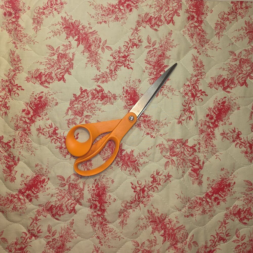 VTG 4 yds 12" Red Toile Single Faced Quilted Allover Floral/Roses Cotton Fabric